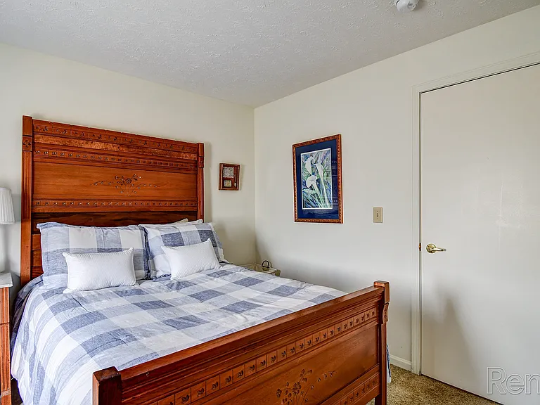 Hickory Knoll Apartments — Photo 22