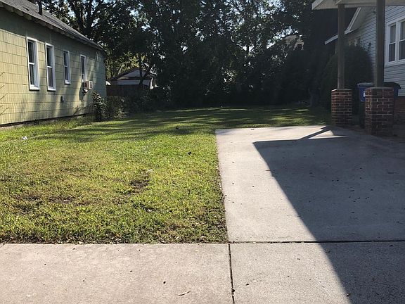 View of the side yard