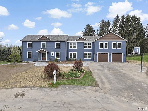 2nd image of 4454 Carriage Cir