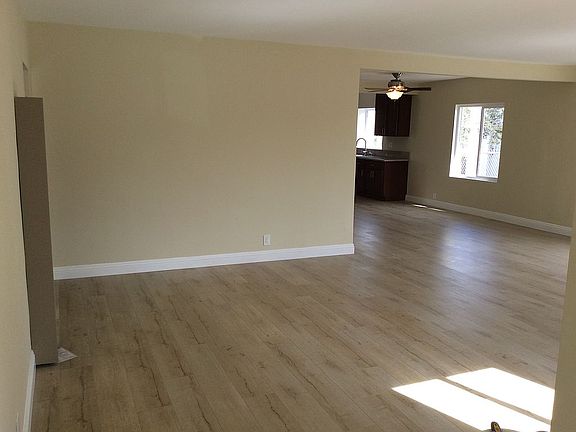 3rd image of 725 W 113th St