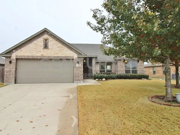 122 Sierra Dr — Photo 1