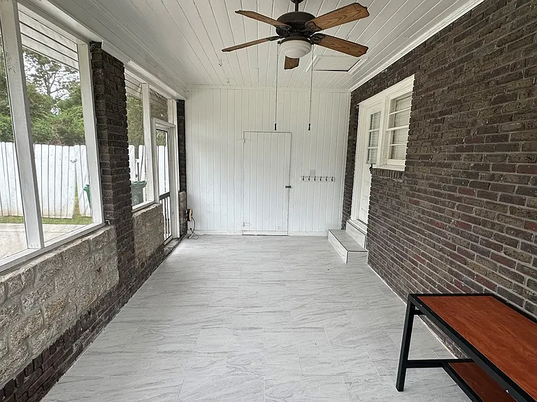 2208 White Oak Dr — Photo 2