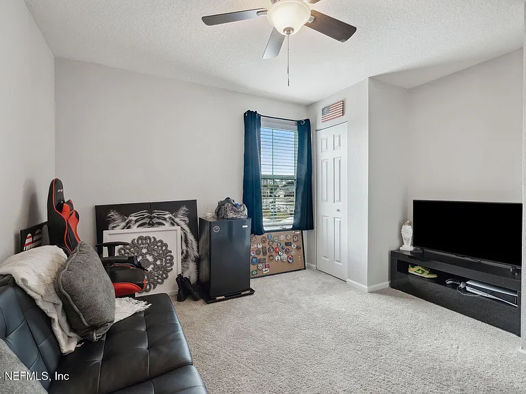 936 Capitol Pkwy — Photo 22