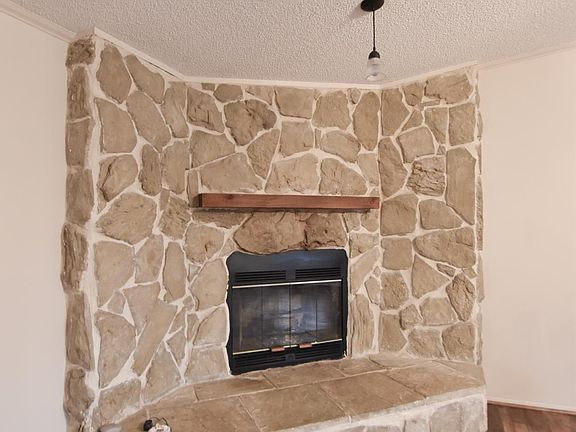4th image of 16090 Knob Hill Dr