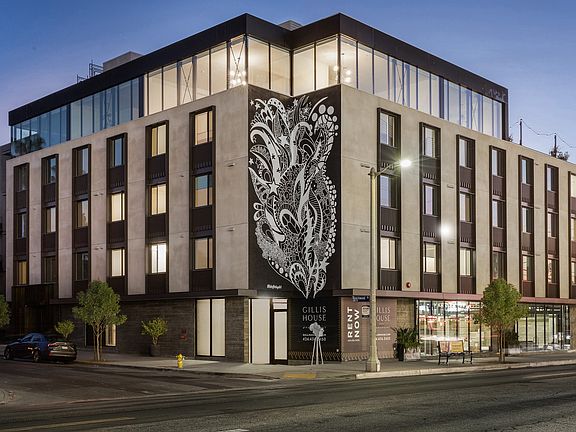 2nd image of 5570 Melrose Ave #304