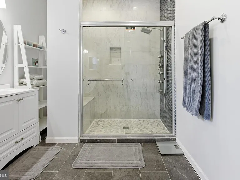 8664 Pohick Forest Ct — Photo 23
