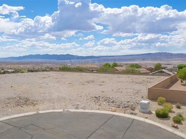 2856 Steamboat Dr, Bullhead City, AZ 86429