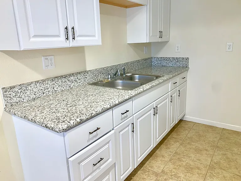 3328 N Marks Ave — Photo 6