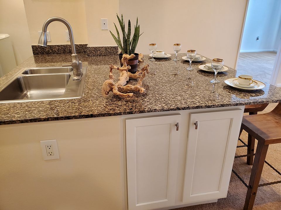 big island with plenty sitting space