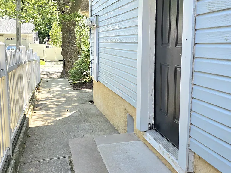 16 Allison Pl #1 — Photo 4