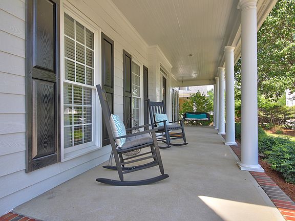 Inviting Front Porch!