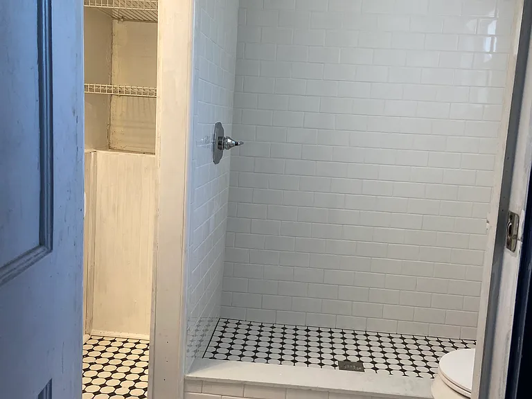 616 W Azeele St #3 — Photo 11