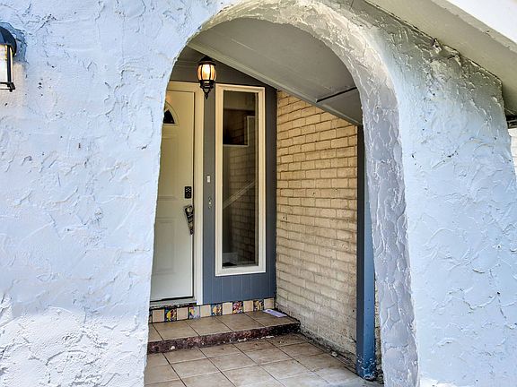 4th image of 305 Brookdale Dr
