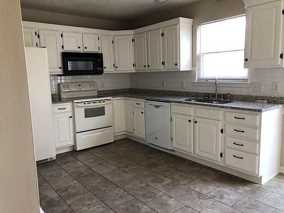 2nd image of 115 Mulberry Cir