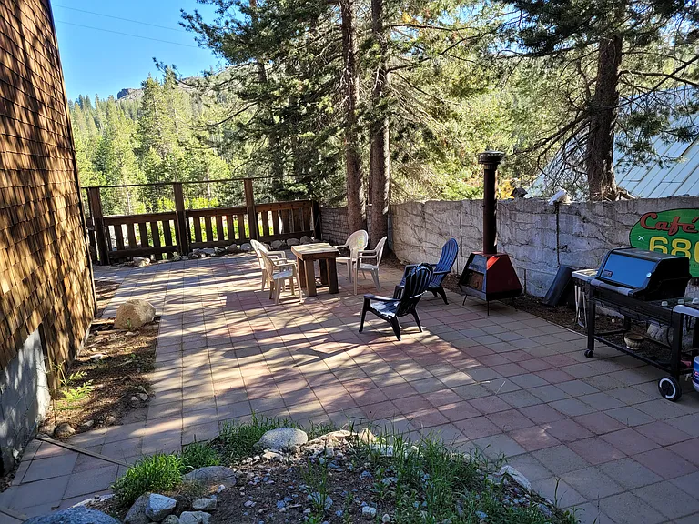 21572 Donner Pass Rd — Photo 37