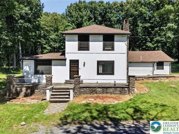 211 Sand Spring Rd, Cresco, PA 18326
