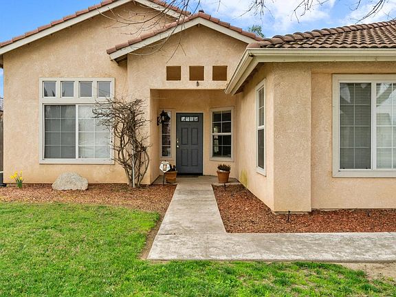 4th image of 819 E Willow Cir