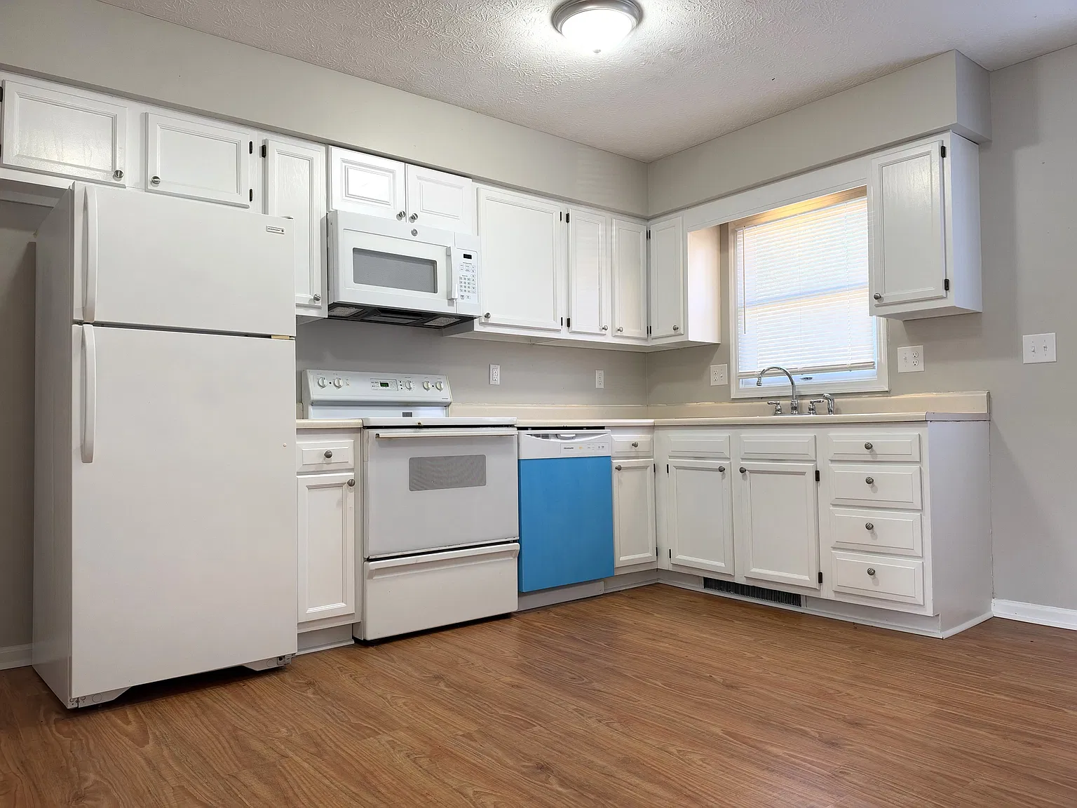 307 Emily Ln — Photo 3