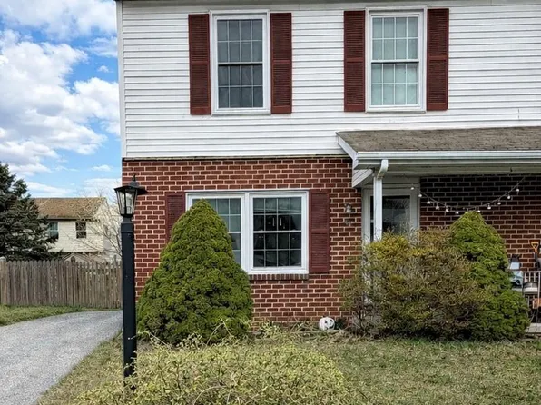 18 E Lakeview Dr, Littlestown, PA 17340