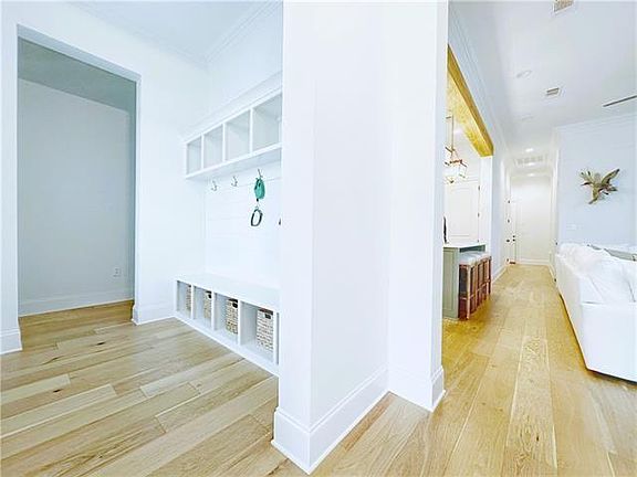4th image of 4876 Fairbanks Ave