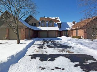 642 Picardy Cir, Northbrook, IL 60062