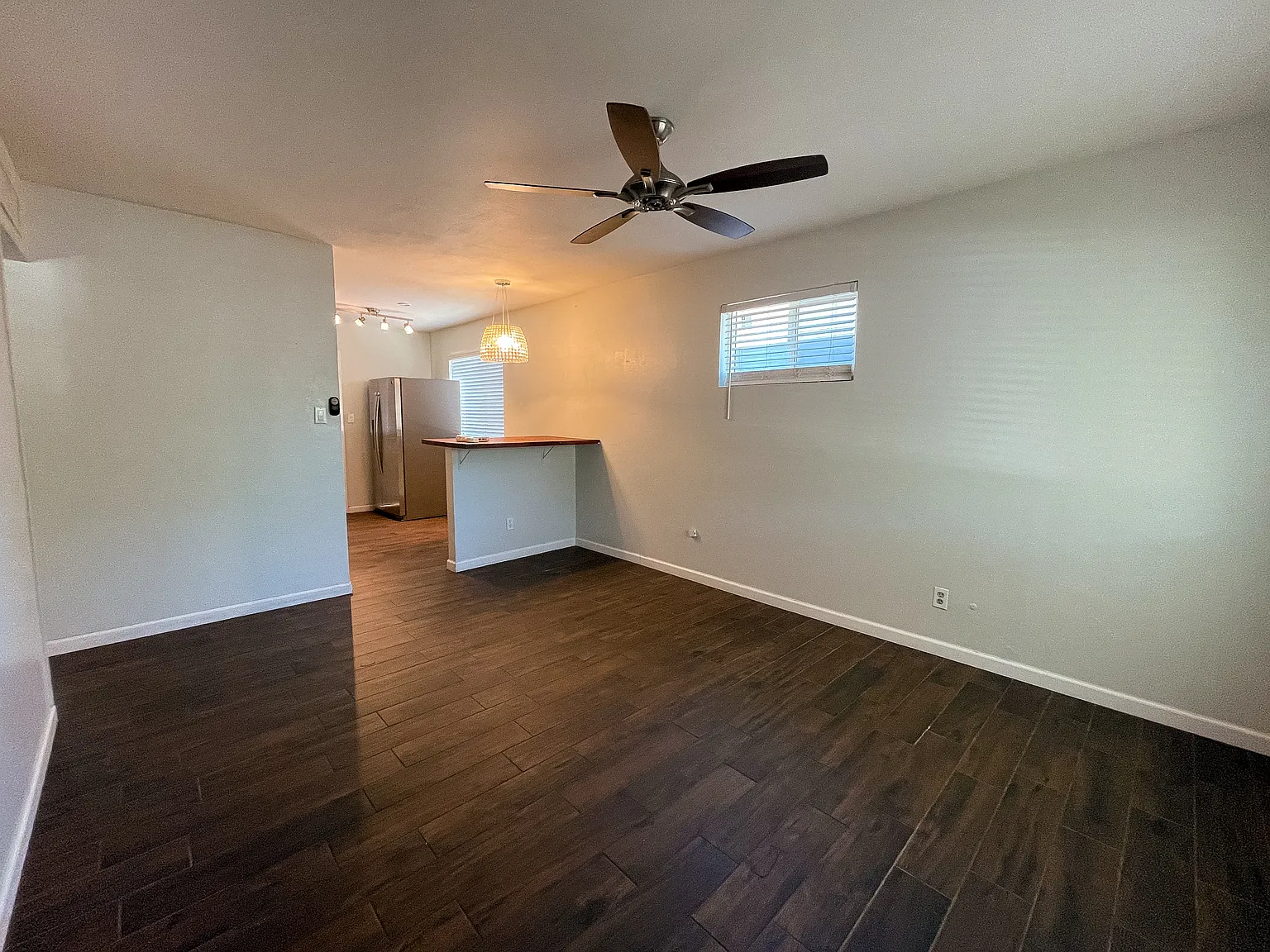 2 bed, 696 sqft, $1,590 — Photo 2