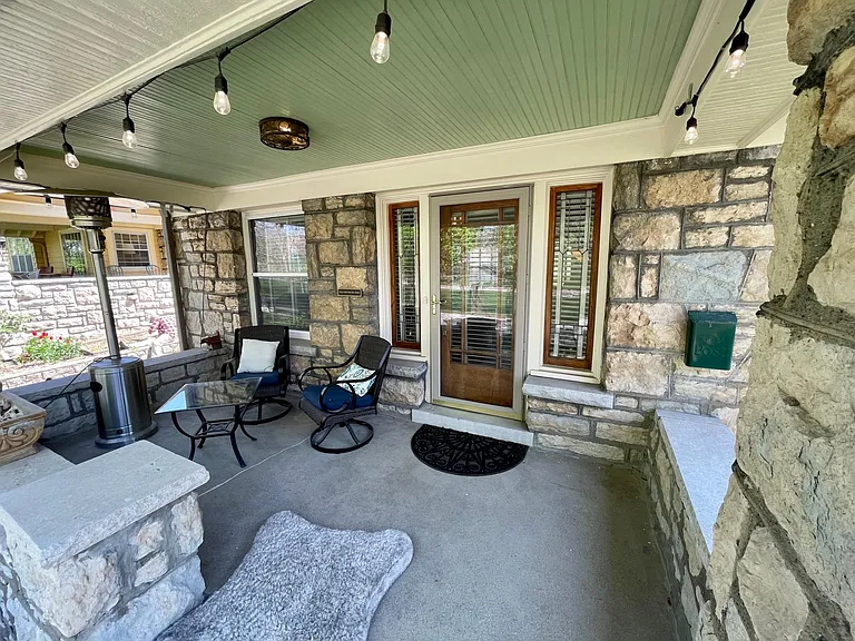 4233 Kenwood Ave — Photo 34
