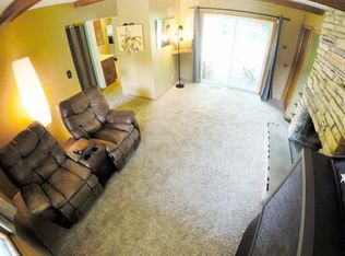 6124 S 37th St, Greenfield, WI 53221