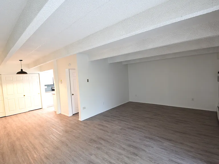 4440 Laguna Pl - Meadows Apartments — Photo 21