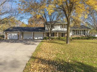 2020 Walnut Grove Ln N, Plymouth, MN 55447