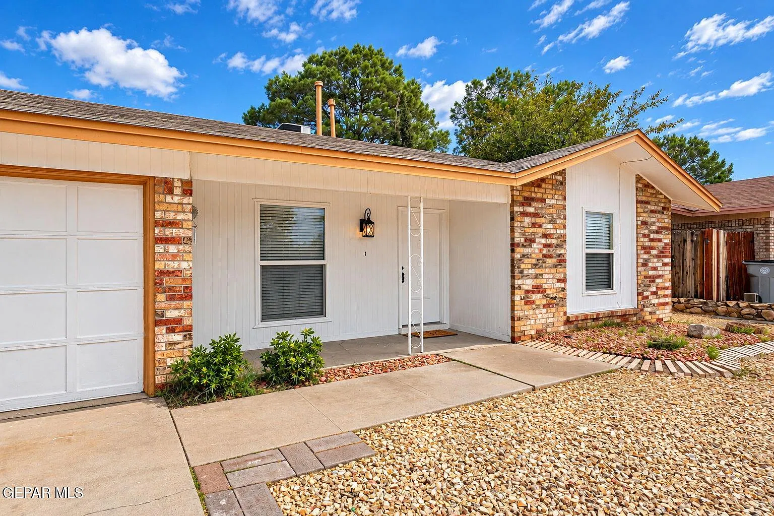 3 bed, 2.0 bath, 1450 sqft, $1,675 — Photo 2
