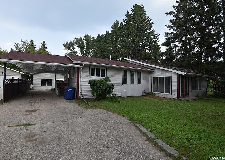 1st image of 413 maple ROAD E