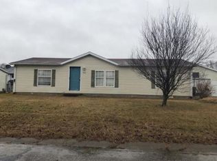 990 Sunset Ln, Seymour, IN 47274