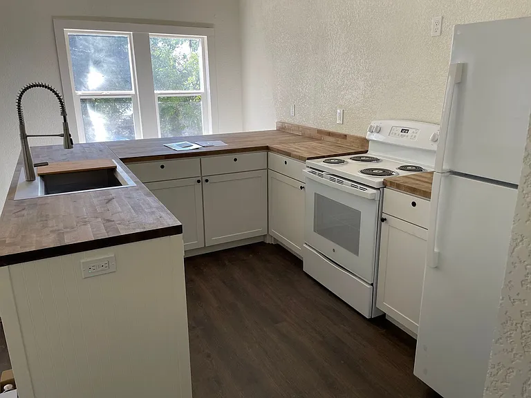 446 Lewis St — Photo 13