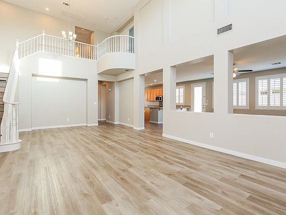 5th image of 9996 Shady Glade Ct