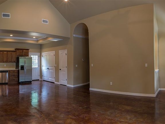 3rd image of 142 Dogwood Dr