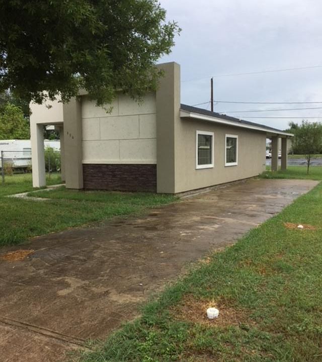 1st image of 930 Ballenger St