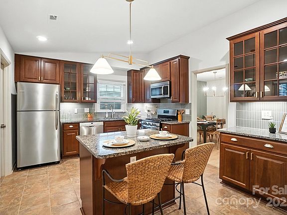 3rd image of 9334 New Towne Dr