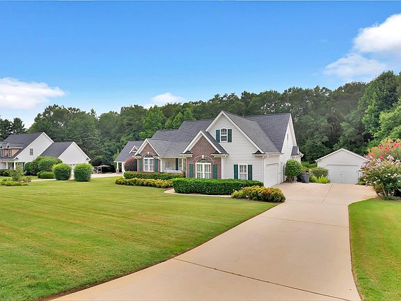 3rd image of 210 Camperdown Ct