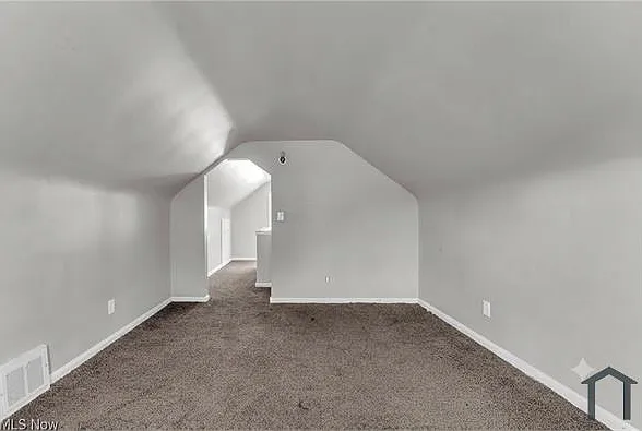 15902 Maplewood Ave — Photo 8