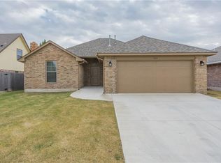 1001 Ridgeway Dr, Moore, OK 73160