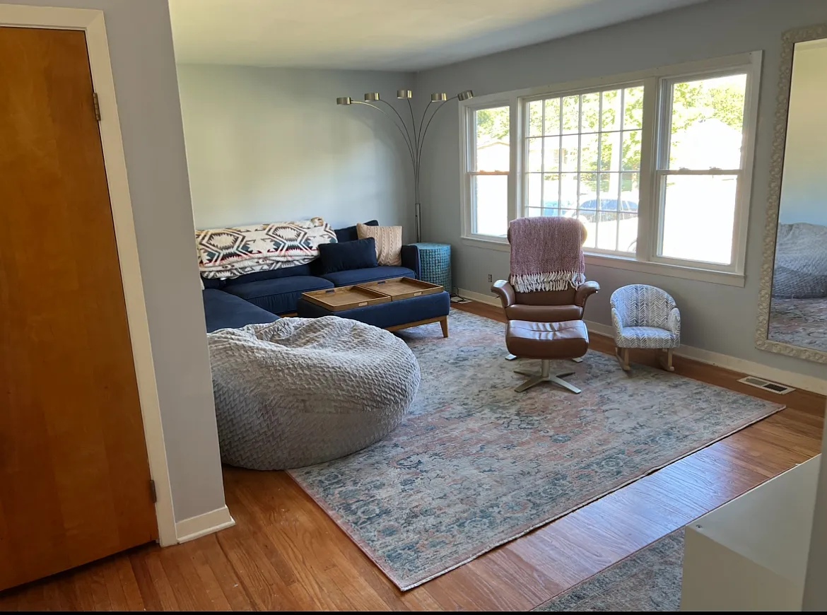 3 bed, 1.5 bath, 2400 sqft, $2,100 — Photo 3