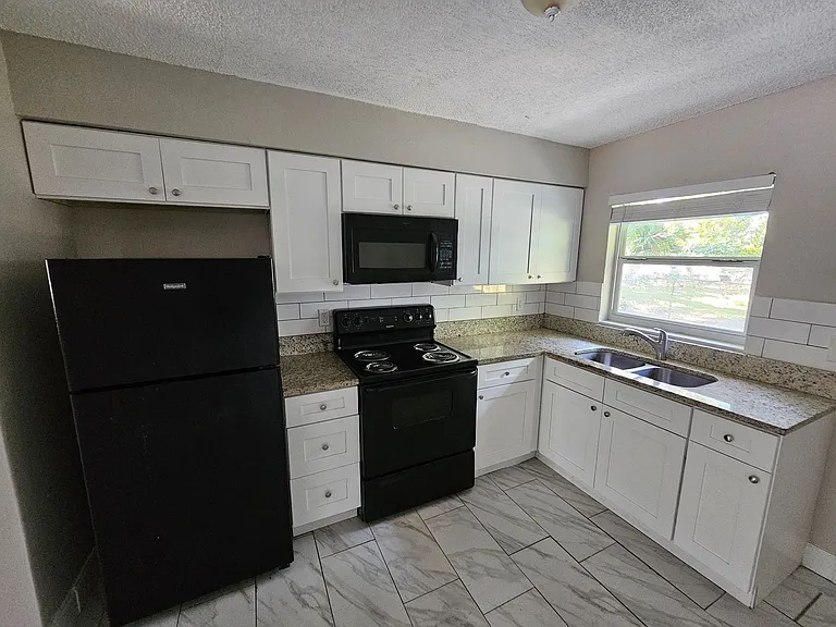 1013 Beecher St #1 — Photo 13