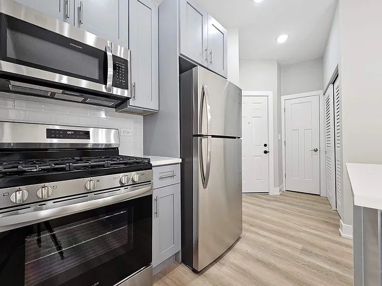 437 W Belden Ave #17 — Photo 7