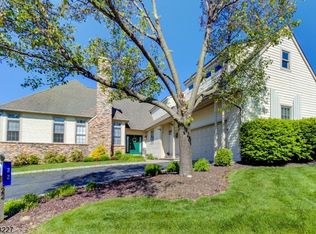 22 Troon Dr #8, Newton, NJ 07860