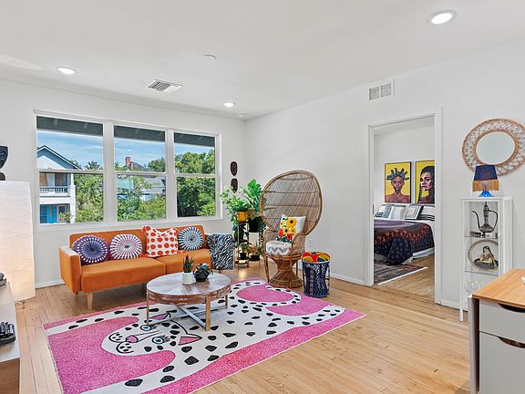 3rd image of 1504 Perry St #205