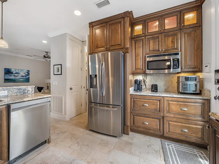1913 Robalo Dr — Photo 10
