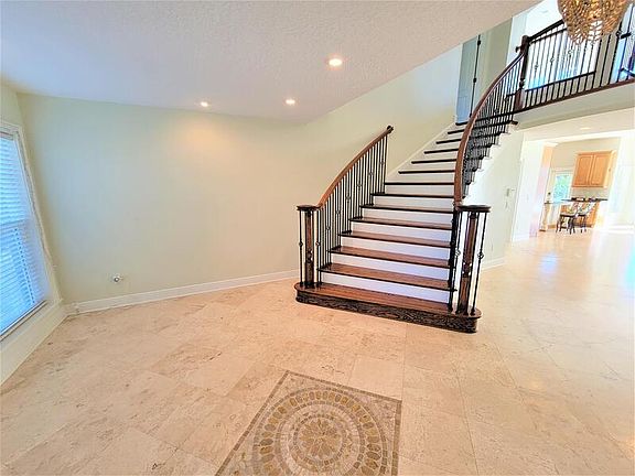 3rd image of 803 Harbor Dr