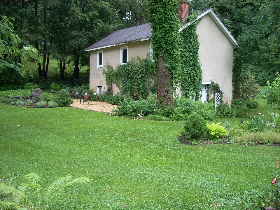 Carriage/spring house