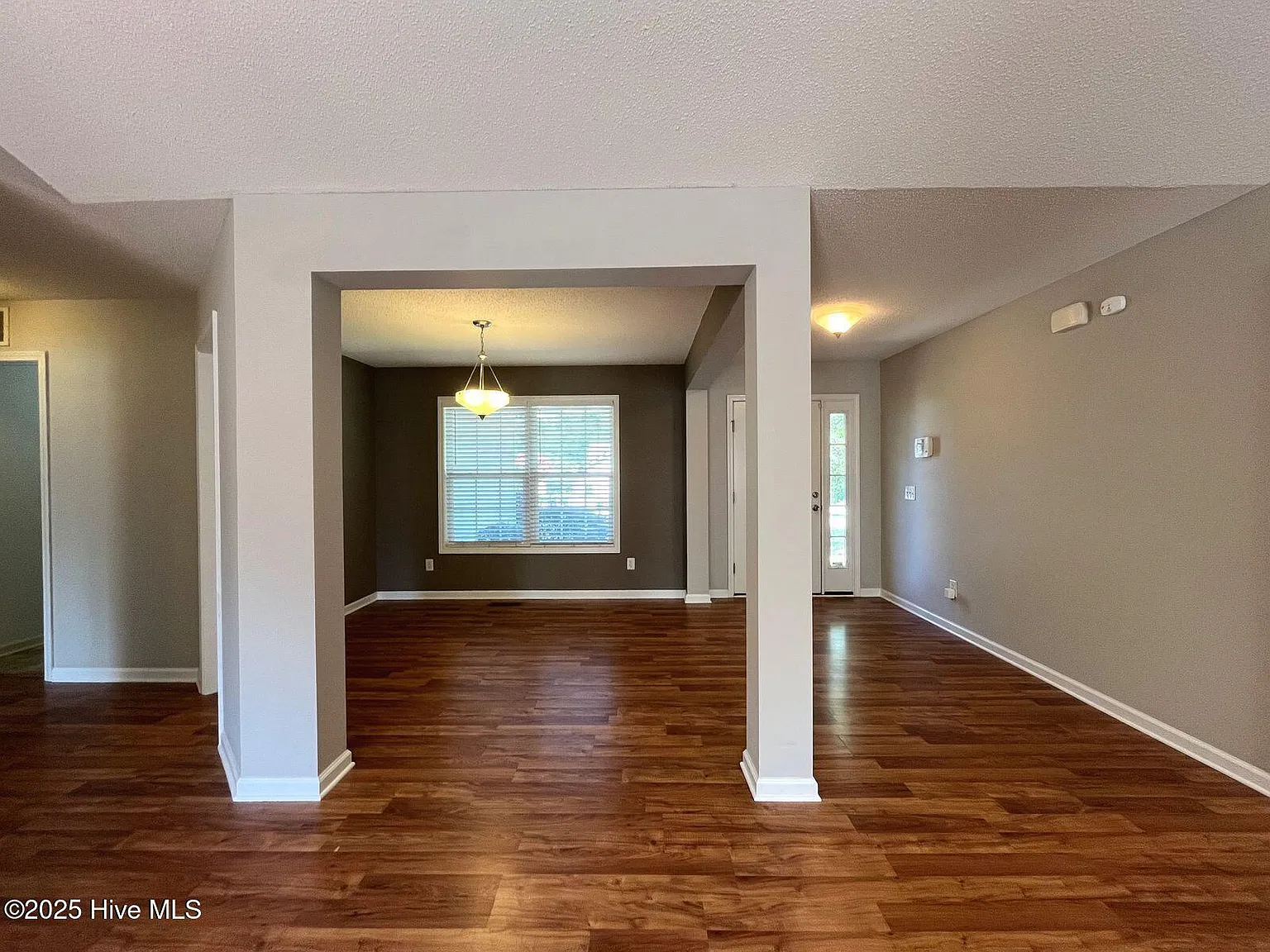 3 bed, 2.0 bath, 1460 sqft, $1,900 — Photo 3
